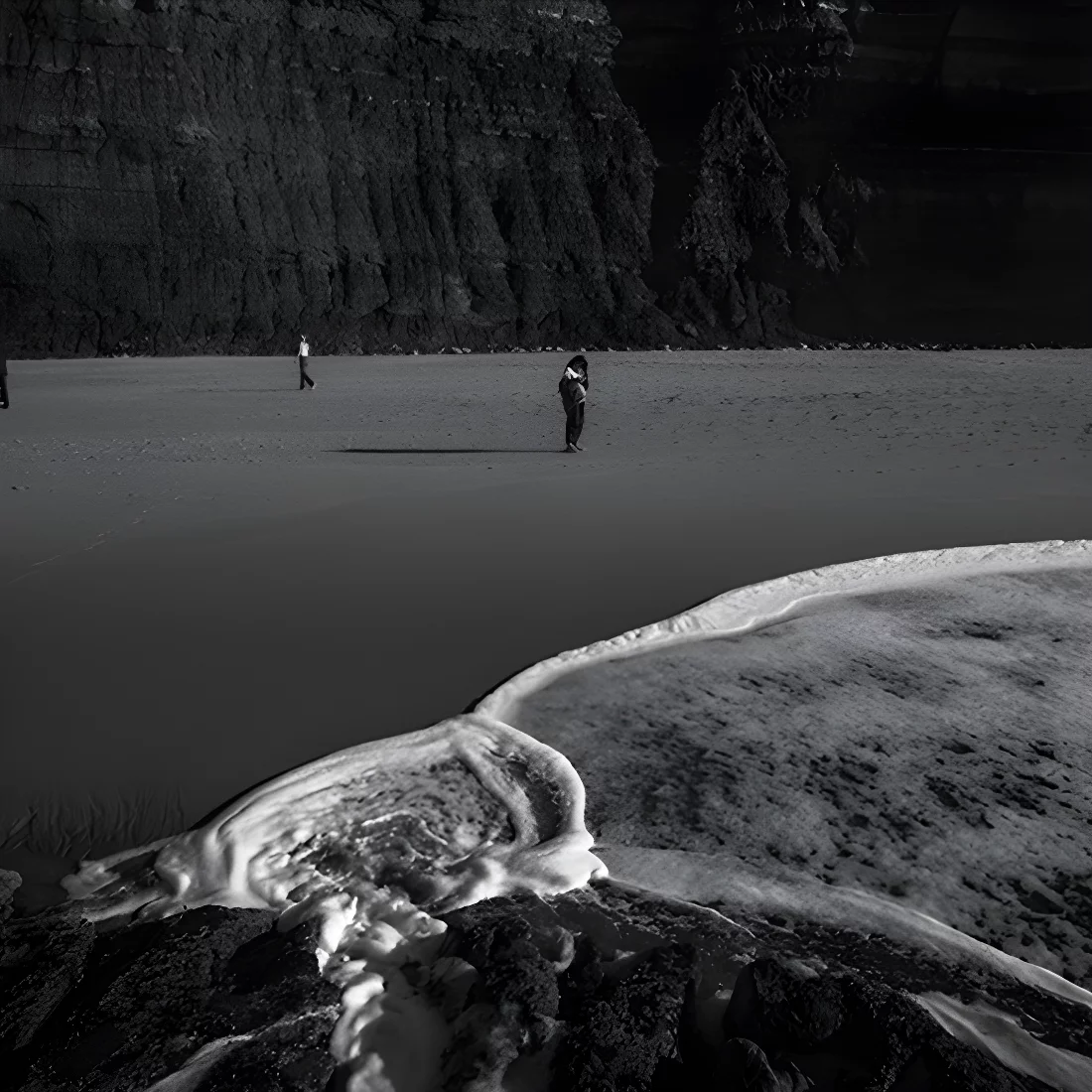 Between analogic and digital